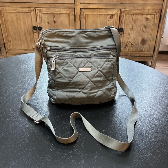 Baggallini Pewter Quilted Pocket Crossbody Bag - Picture 3 of 8